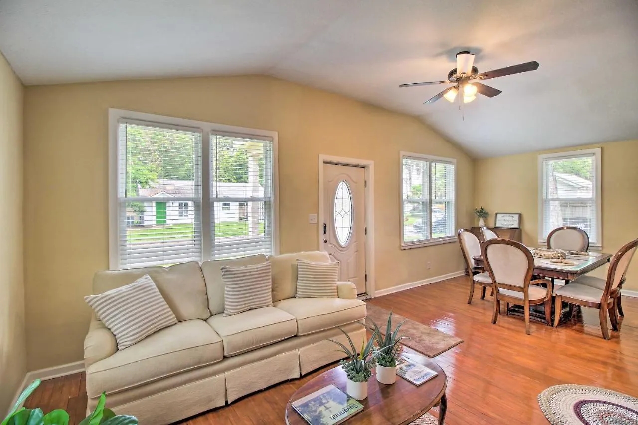 Holiday home Updated Savannah Hideaway With Luxury Backyard!