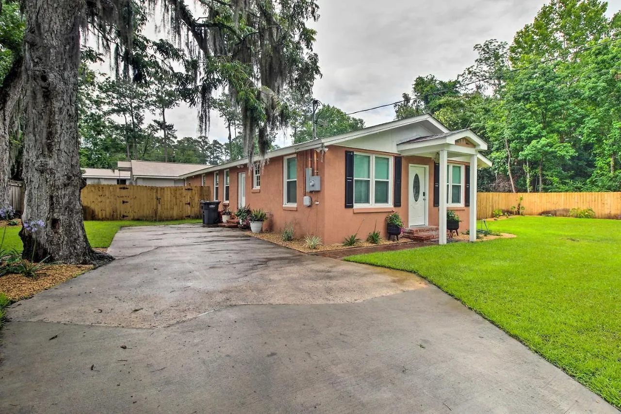 Updated Savannah Hideaway With Luxury Backyard! 0*,
