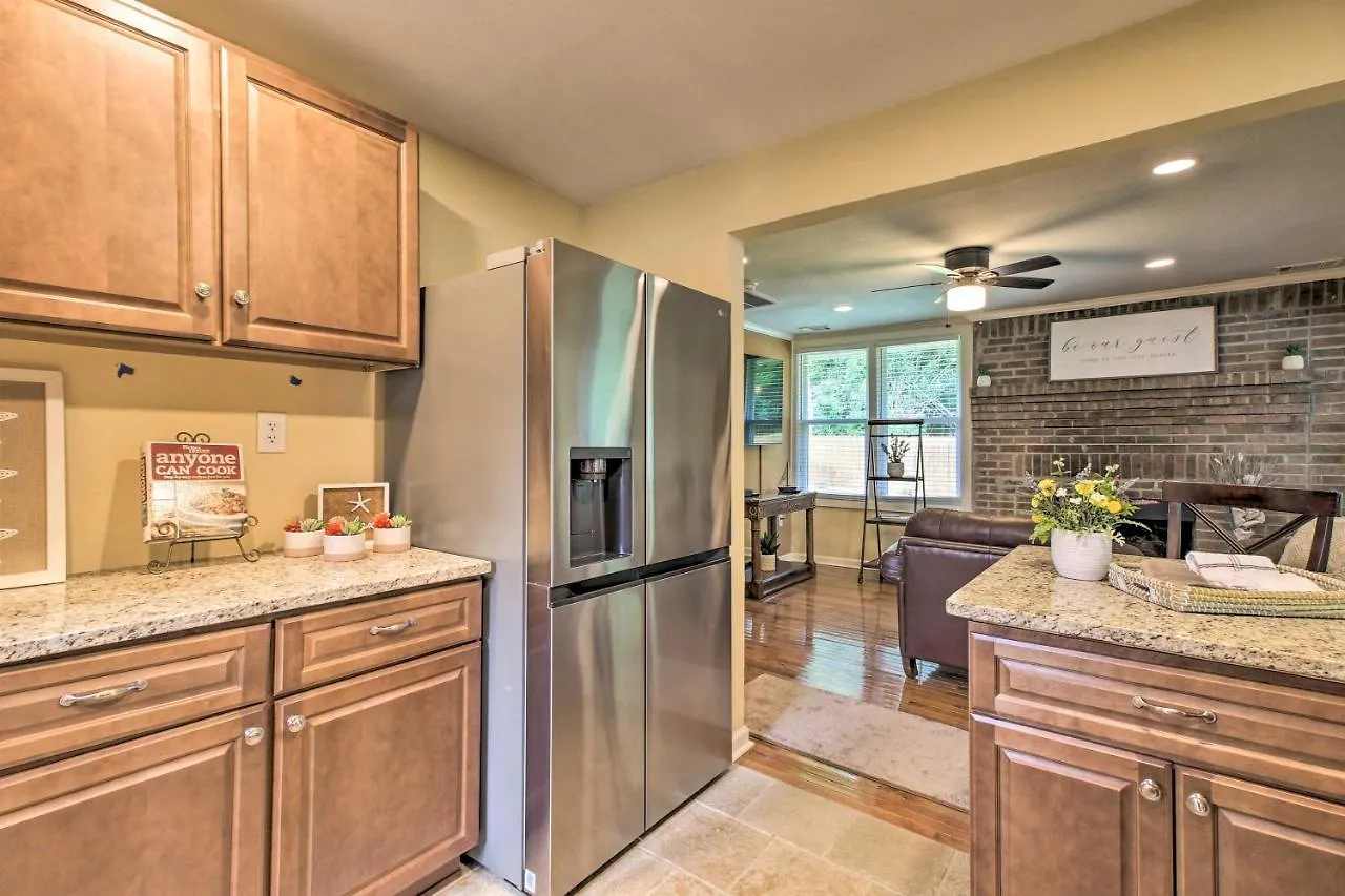 Holiday home Updated Savannah Hideaway With Luxury Backyard!
