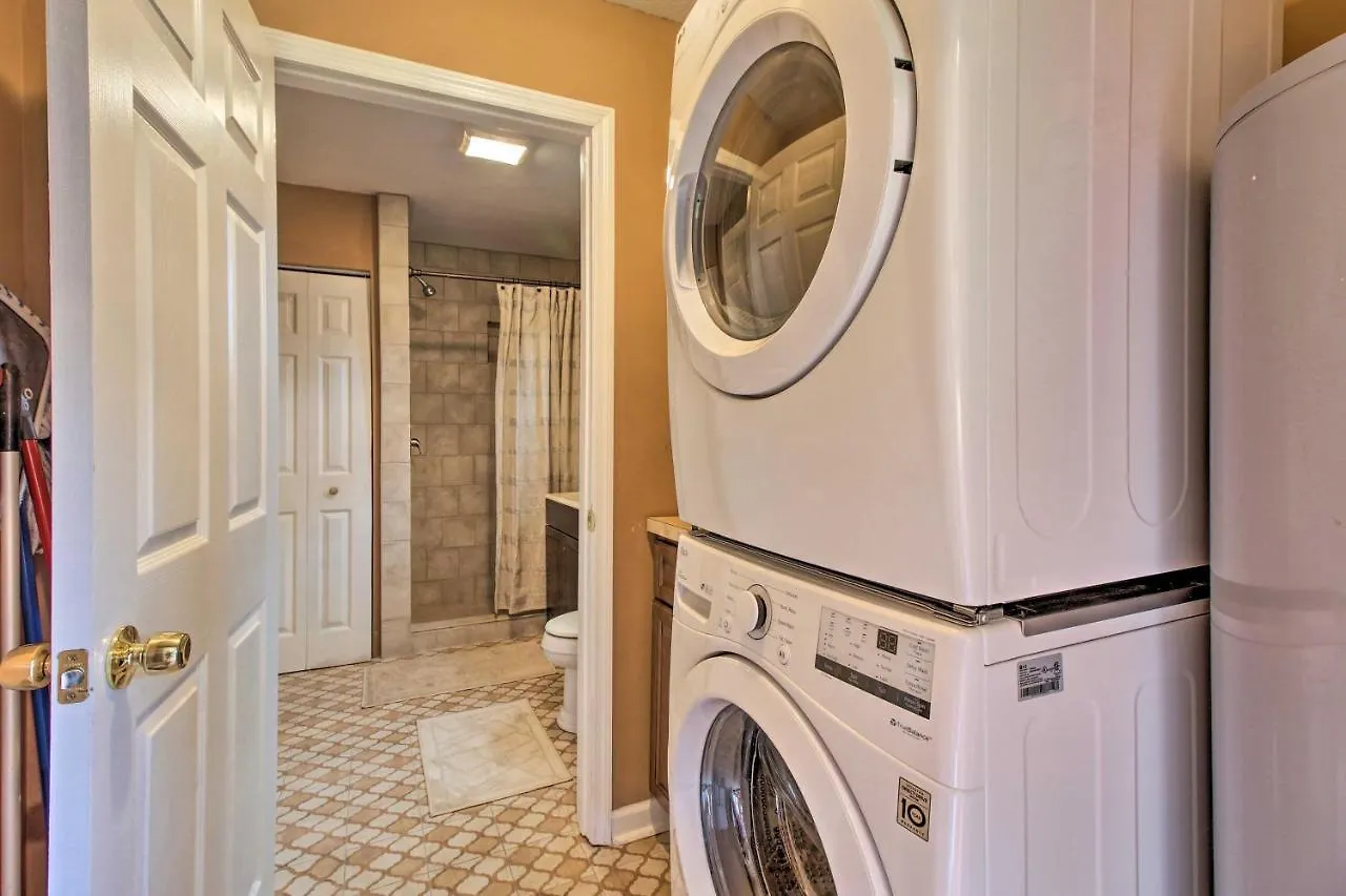 Holiday home Updated Savannah Hideaway With Luxury Backyard!