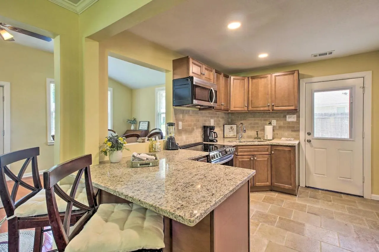 Updated Savannah Hideaway With Luxury Backyard!